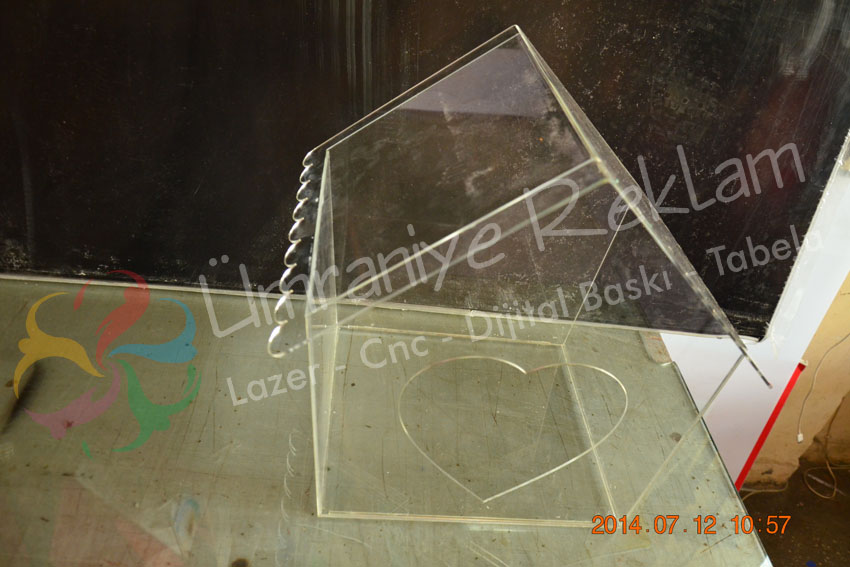 Pleksi Ev Lazer Kesimli Özel Ölçülerde Hazırlanmaktadır